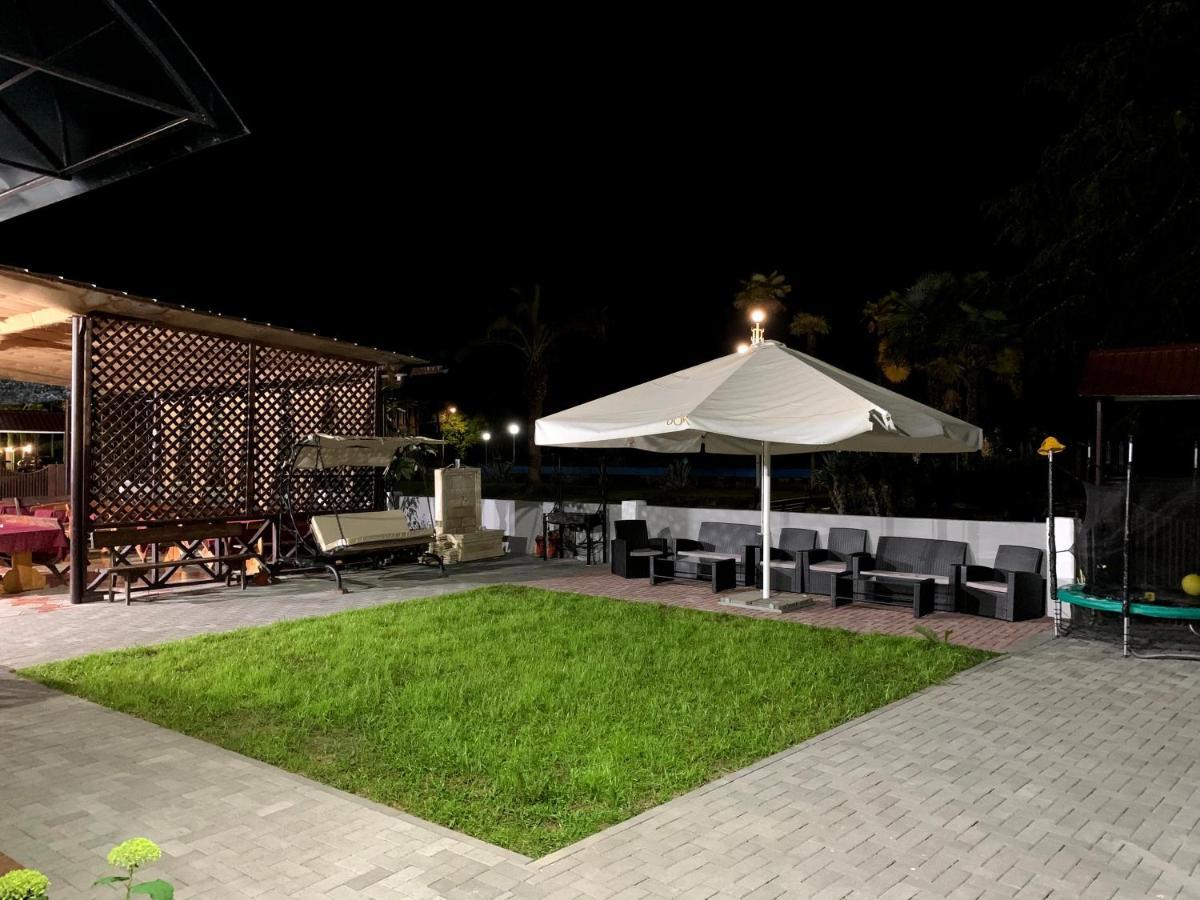 Mini Hotel Amra Pizunda Exterior photo